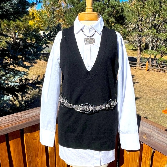 Chico’s textured disk & multi chain belt - Picture 2 of 6